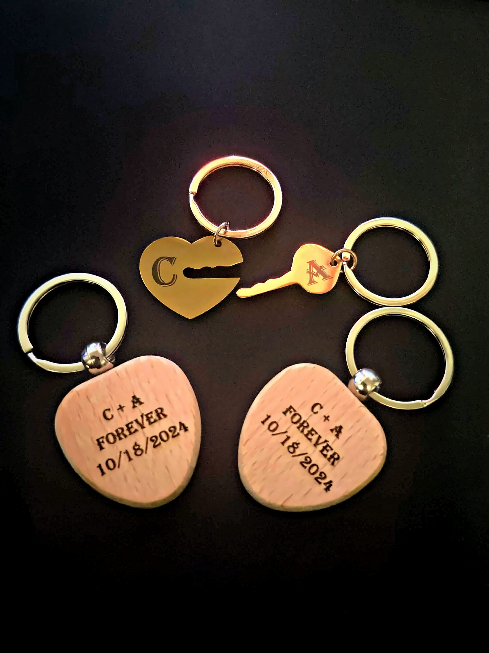 Clé et cœur gravés aux initiales